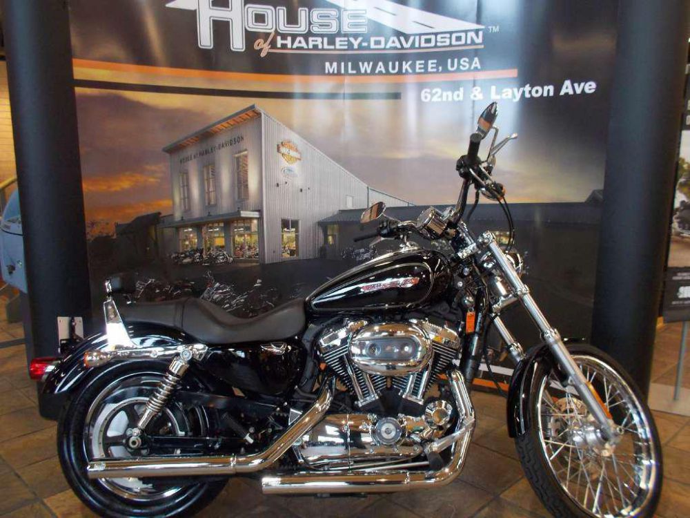 2010 Harley-Davidson XL 1200C Sportster 1200 Custom Cruiser 