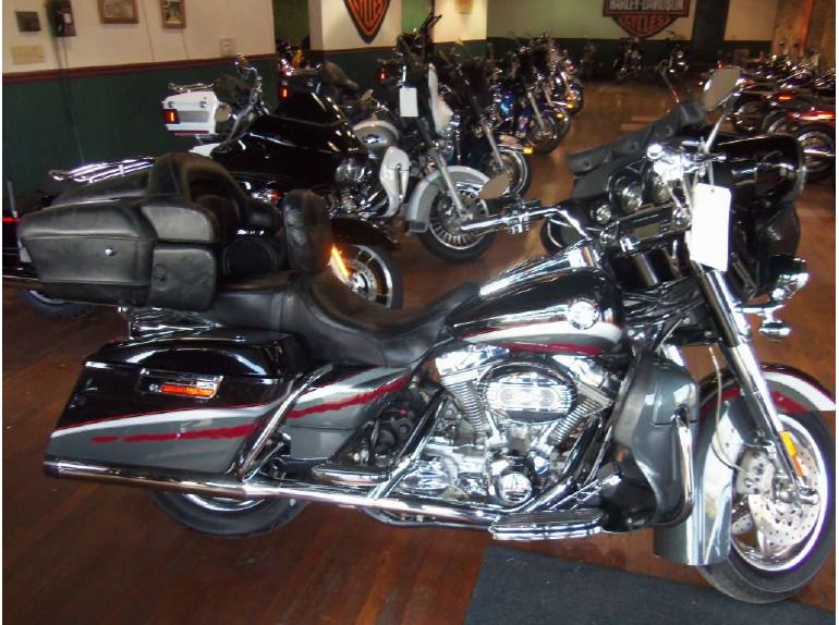 2006 Harley-Davidson FLHTCUSE Screamin' Eagle Ultra Classic 