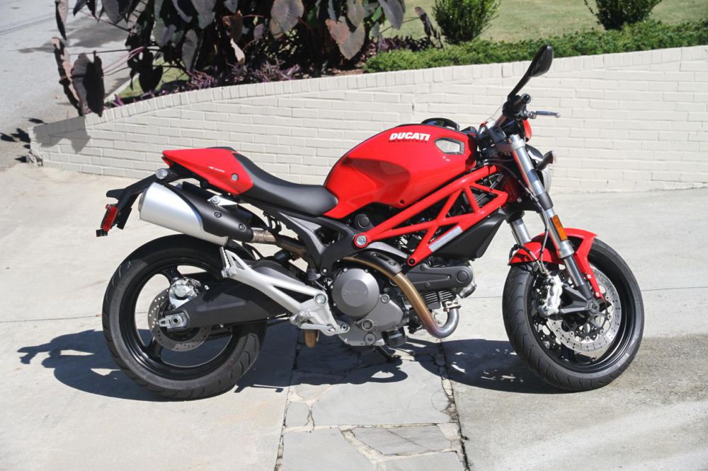 2012 Ducati Monster 696 Sportbike 