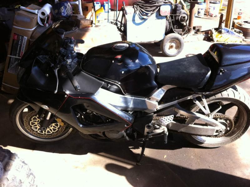 2001 CBR 929RR IN GOOD CONDITION SOLD FOR PARTS