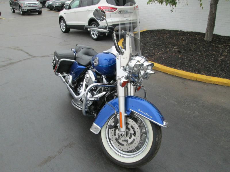 HARLEY-DAVIDSON ROAD KING CLASSIC ONLY 9140 MILES!!