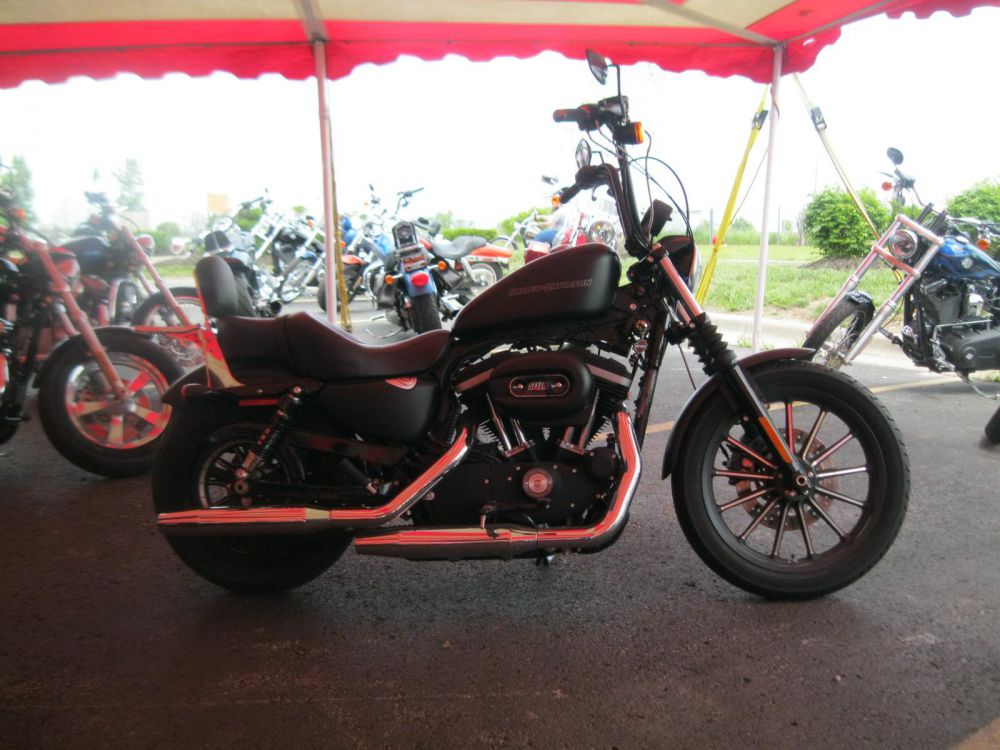 2011 Harley-Davidson 883 Iron XL883N Sportbike 