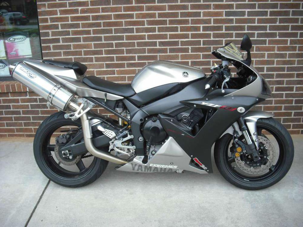 2003 Yamaha YZF-R1 Sportbike 