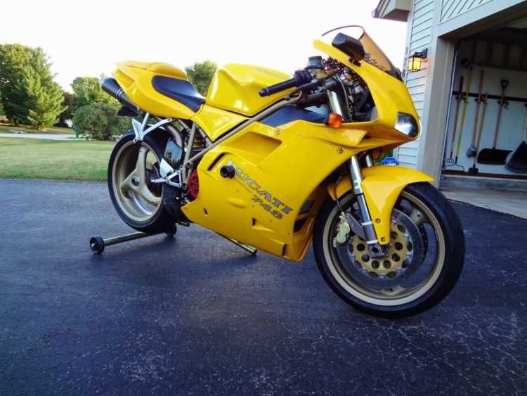 1997 Ducati Superbike 748