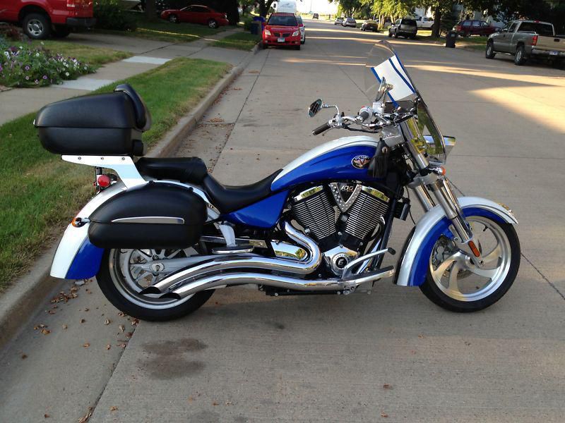2007 Victory Kingpin Low milage, extras,100Cubic inch, 6 speed transmission