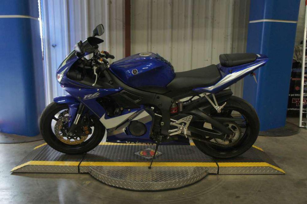 2005 Yamaha YZF-R6 Sportbike 