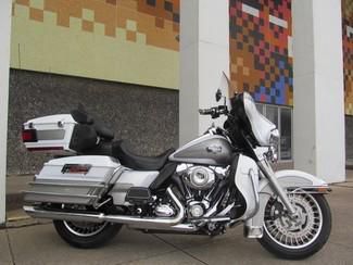 2009 White Harley FLHTCU 2 Tone, Ultra Classic Touring Bike,Super Clean