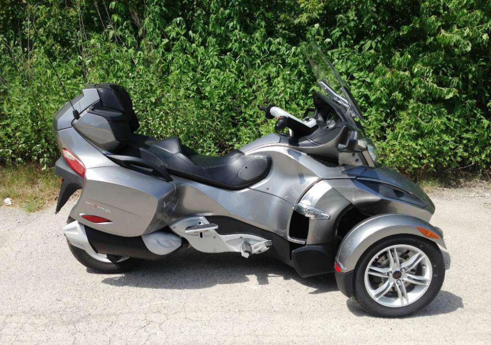 2011 Can-Am Spyder RT Audio & Convenience SE5 Touring 