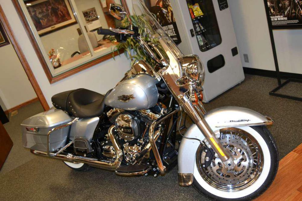 2014 Harley-Davidson FLHR Road King Touring 