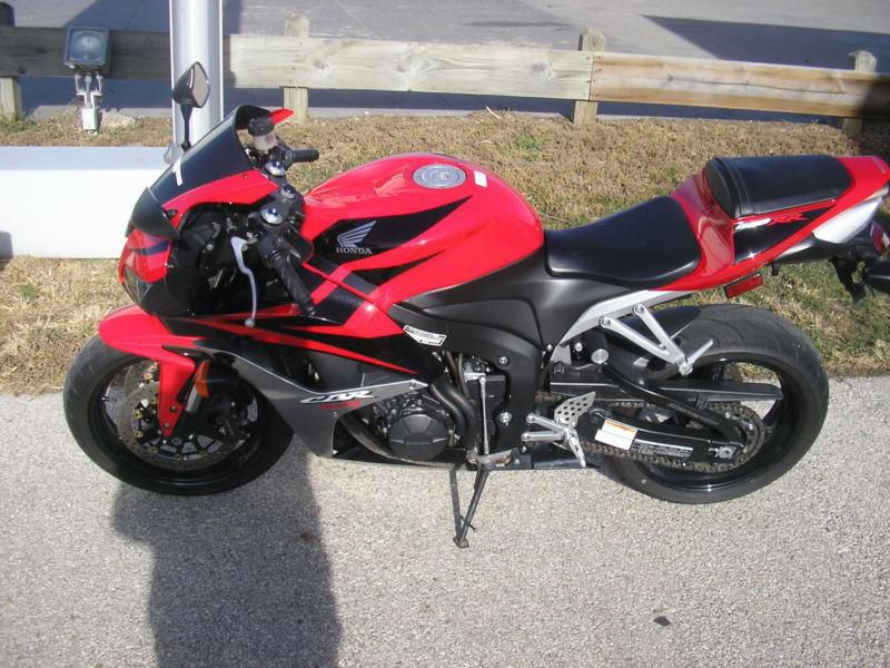 2007 Honda CBR600RR 5700 Miles!! Great bike to start out on! NO RESERVE!!