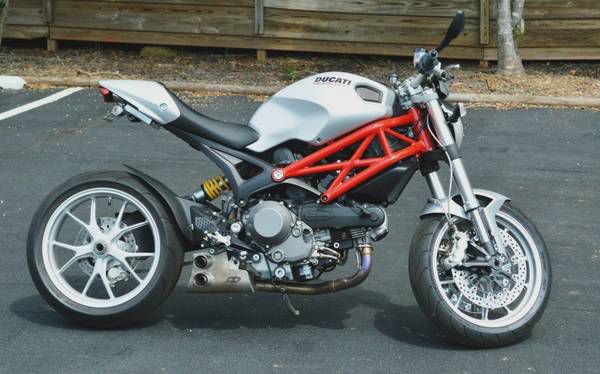 Preowned 2009 Ducati M1100 Monster ***