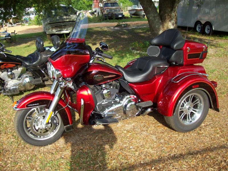 Harley ultra classic trike tri-glide stunning only 550 miles! ember red sunglo!