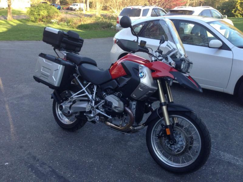 2011 BMW R1200GS RED, LOADED LIKE NEW ONLY 1200 MILES!