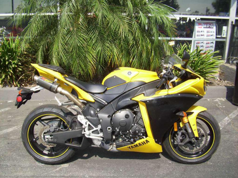 2009 yamaha yzf-r1  sportbike 