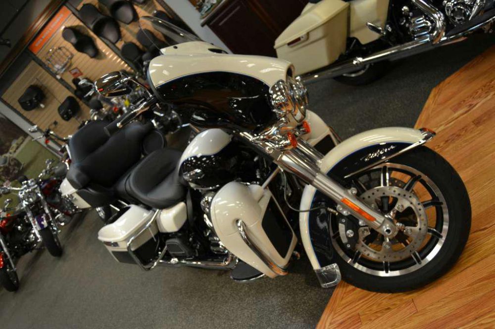 2014 Harley-Davidson FLHTCU Electra Glide Ultra Classic Touring 