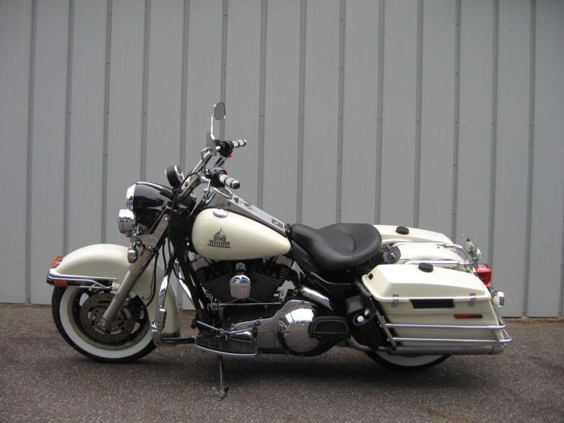 04 Harley Road King FLHPI -only 17,900 miles, BRAND NEW TIRES,TUNE-UP, BRAKE JOB