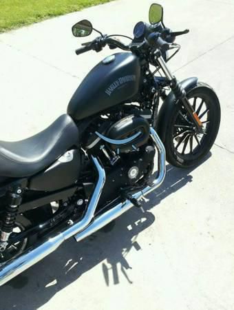 Harley Davidson 2012 883 Iron XL w/ 4 year warranty