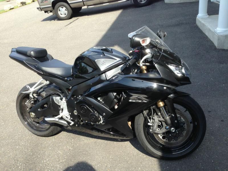 Black 2008 gsxr 600 in mint condition with 4,000 miles
