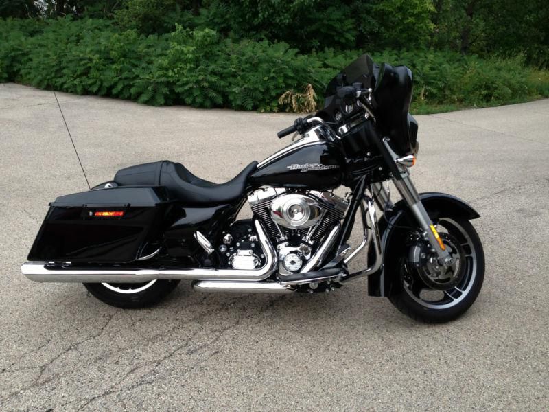 2011 Harley Davidson Street Glide, one owner, 3,000 miles $$$$ in extras, 103 ci