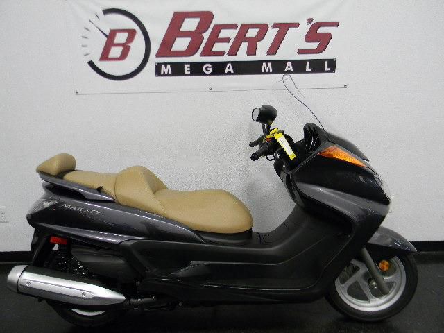 2013 yamaha majesty  scooter 