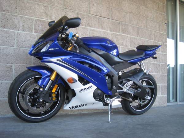 2010 Yamaha YZF-R6 600, Blue/White, MEGA CLEAN! Just 5k miles! Extras!