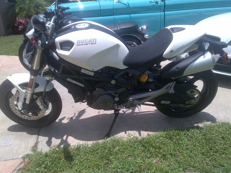 2012 Ducati Monster 696 stone white 1,110 miles! MUST SEE!!!