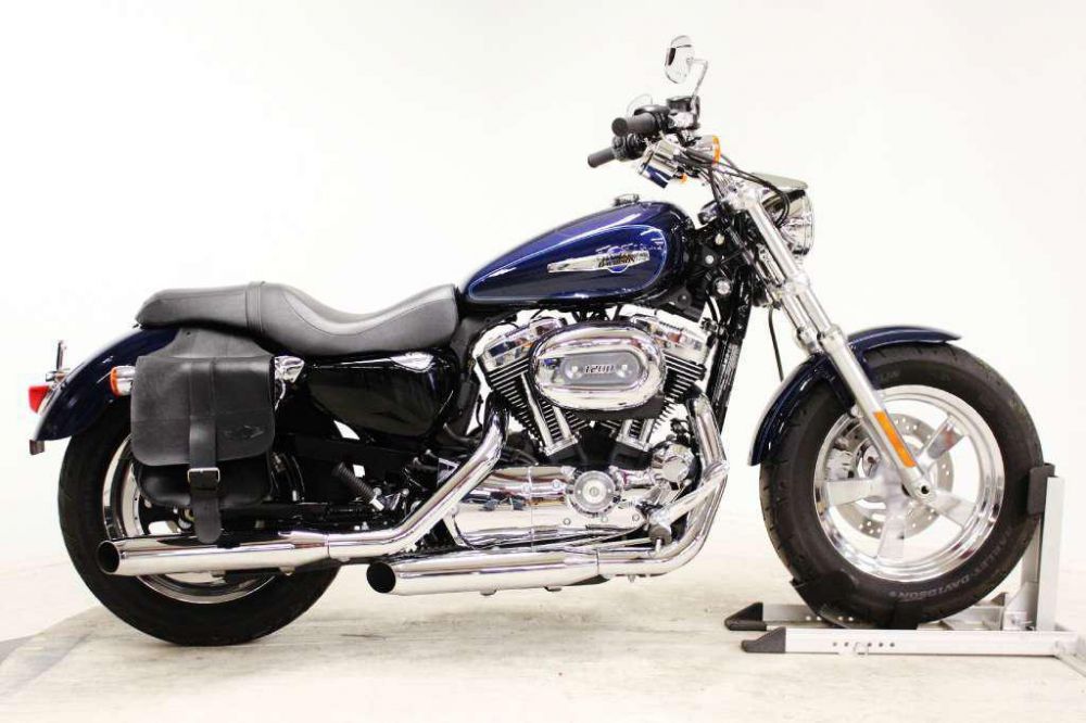 2012 Harley-Davidson XL1200C Sportster 1200 Custom Cruiser 