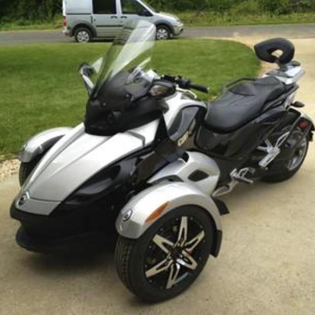 2009 Can Am Spyder ... UPGRADES ... ONLY 3,698 MILES