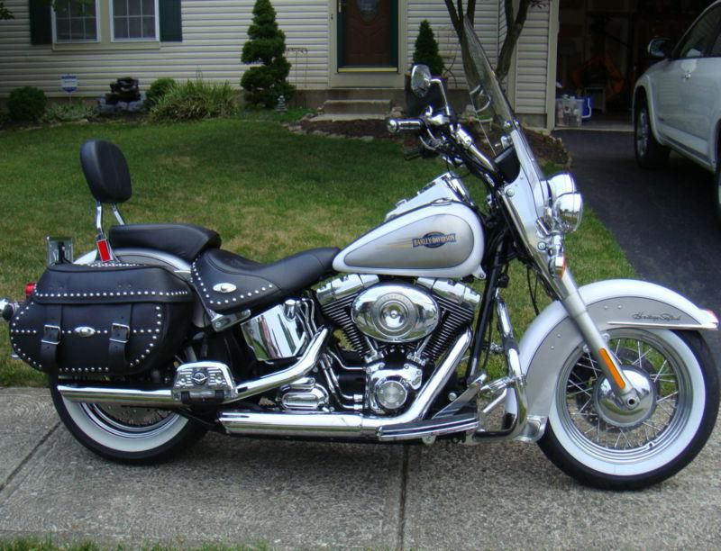 Harley Davidson - Pearl and Platinum Heritage Softail rare color BEAUTIFUL