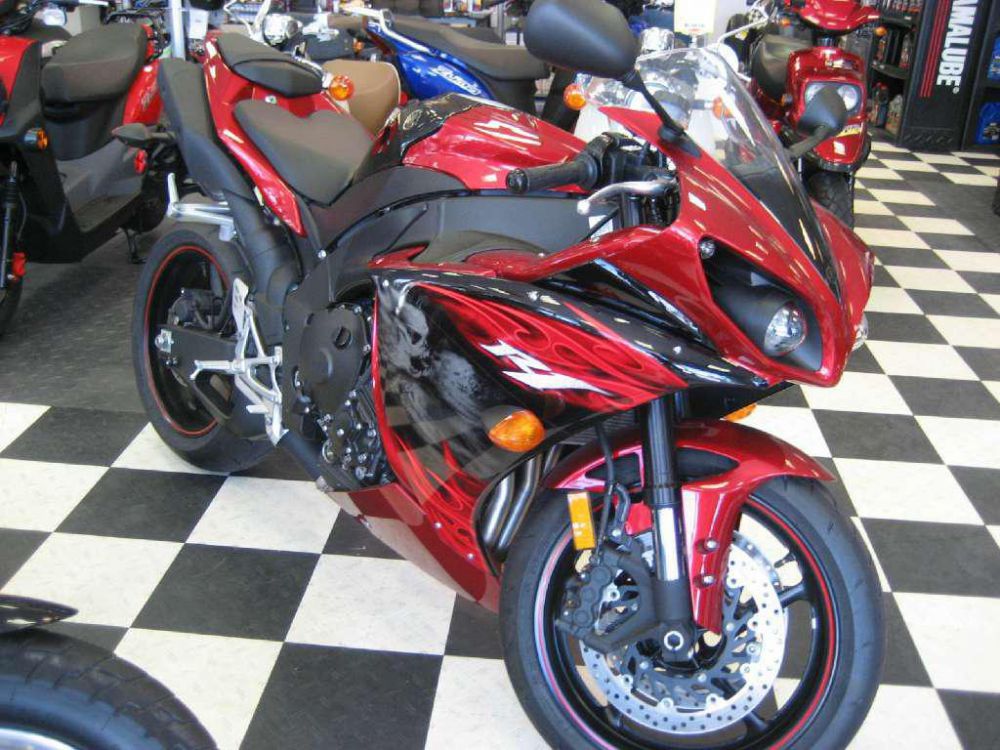 2011 yamaha yzf-r1  sportbike 