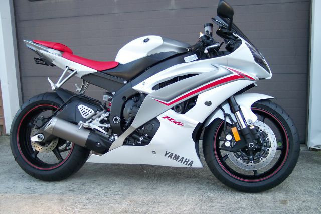 Used 2009 Yamaha YZF - R6 for sale.