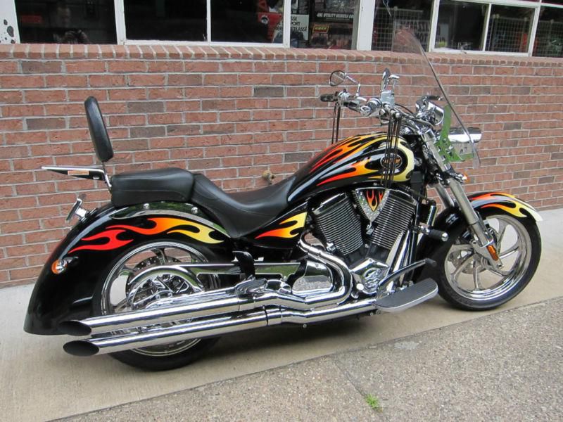 2005 VICTORY KINGPIN BLACK TRIBAL FLAME OVER $2,000 WORTH OF ACCESSORIES