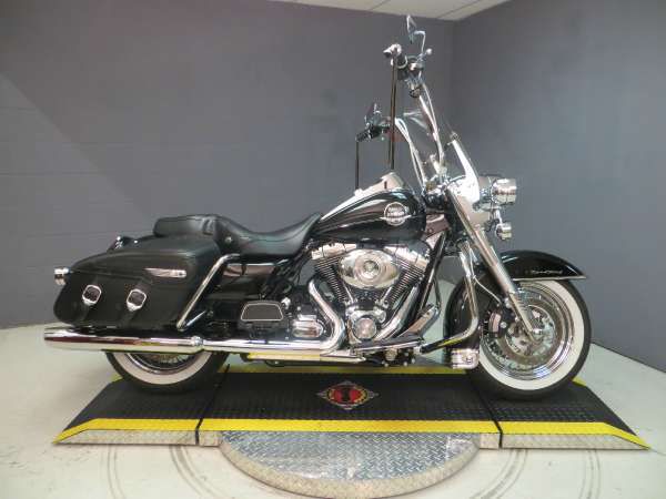 2009 Harley-Davidson FLHRC Road King Classic