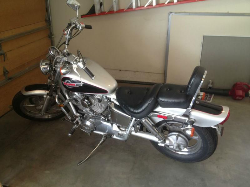 vt1100 Honda shadow lots of chrome only 2400 miles!!!!!!