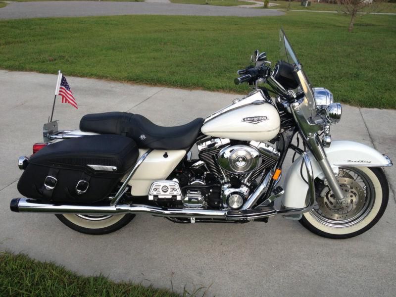 Road King Classic FLHRCI Pearl White Low Miles Great Shape