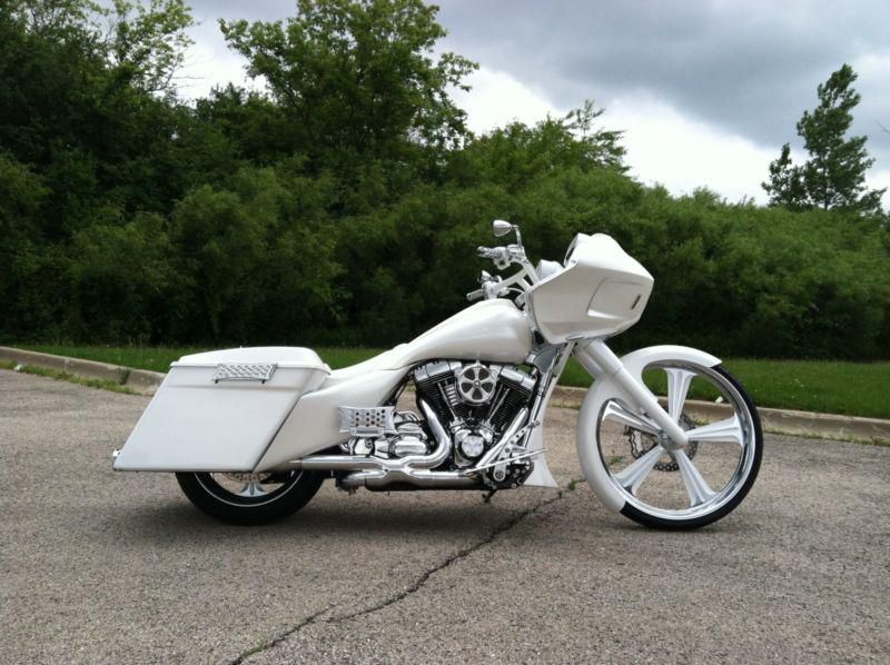 Harley Davidson Custom White RoadGlide
