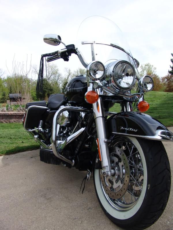 2011 Harley-Davidson Road-King *** 103 engine *** 995 MILES *** LIKE NEW