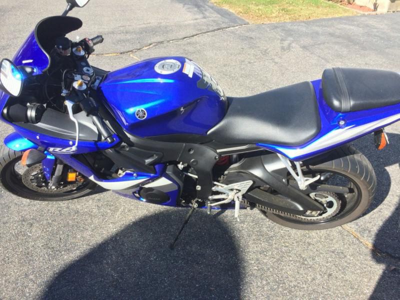 Beautiful 2005 Yamaha YZFR6T Sport Bike Blue Sparkle Well Maintained LOW Miles
