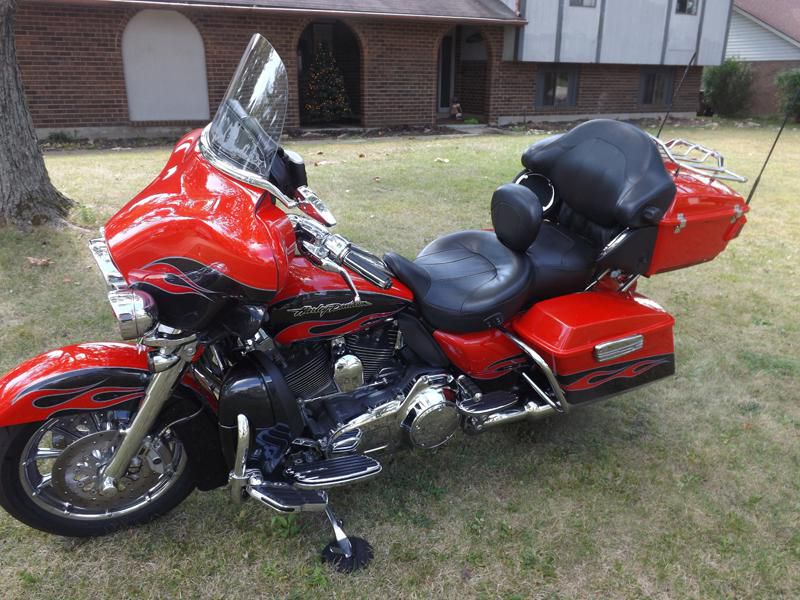 2010 CVO Ultra Loaded with extras