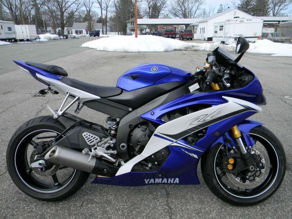 2011 yamaha yzf-r6  sportbike 