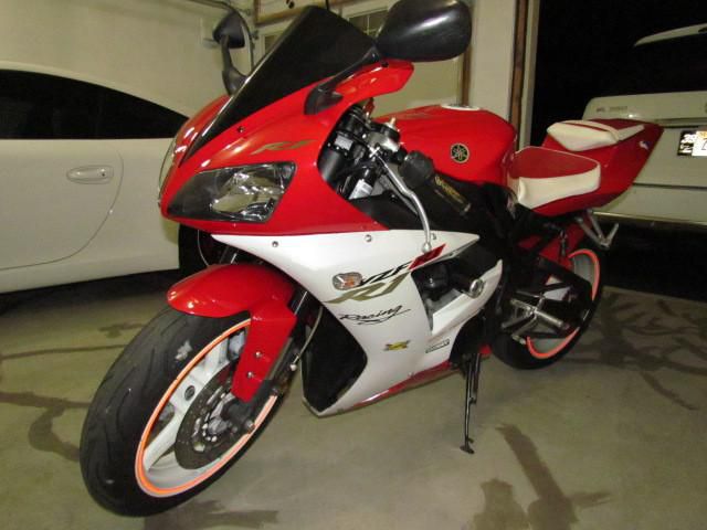 YAMAHA R1, 2002, RED & WHITE, NEW CLUTCH/OIL & TUNE UP ONE OF A KIND