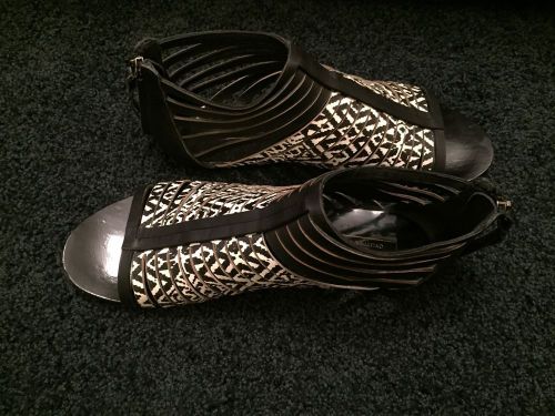 Cynthia vincent black geometric print caged sandals size 8.5 worn