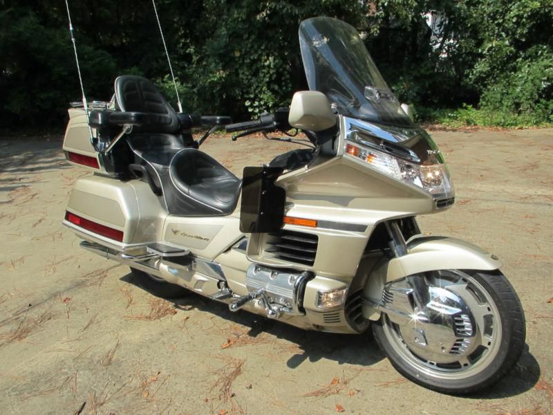 LIKE NEW - 1998 GOLDWING SE 1500, ONLY 6,750 MILES !!!