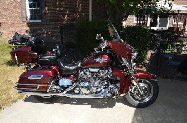 2006 YAMAHA ROYAL STAR VENTURE Lots of Extras, Excellent Shape, Lots of Chrome