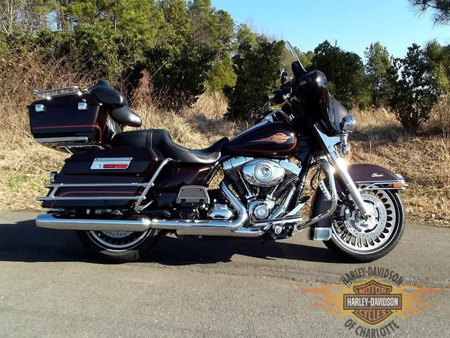 2011 Harley-Davidson FLHTC Touring 