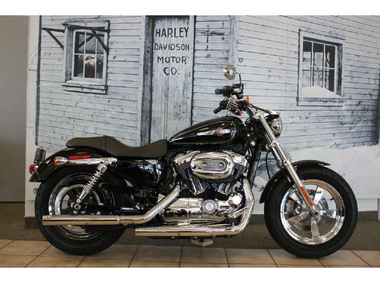 2011 Harley-Davidson XL1200C Sportster 1200 Custom 