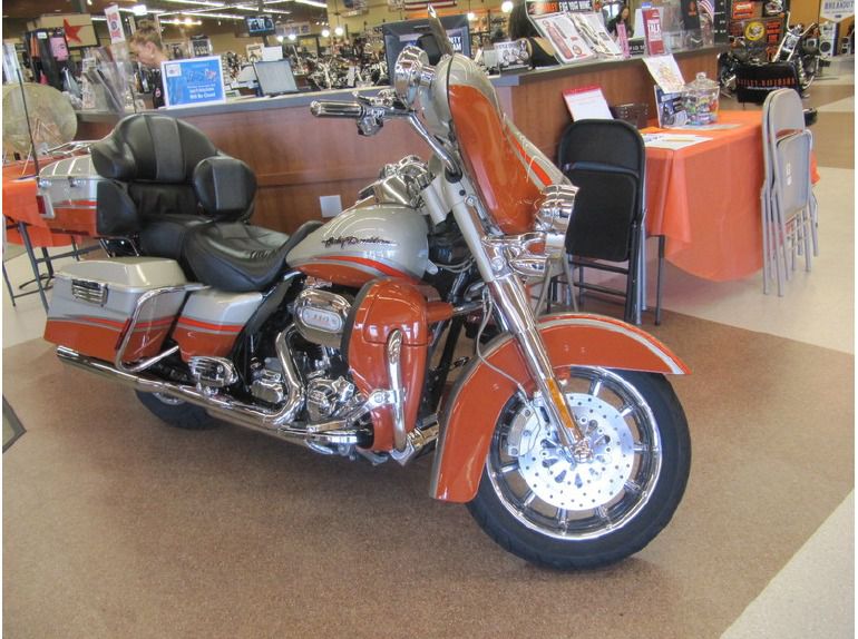 2009 Harley-Davidson FLHTCUSE - CVO Ultra Classic Electra Gli 