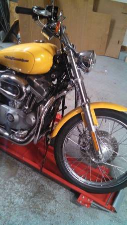 2005 Harley Davidson XL883 Custom