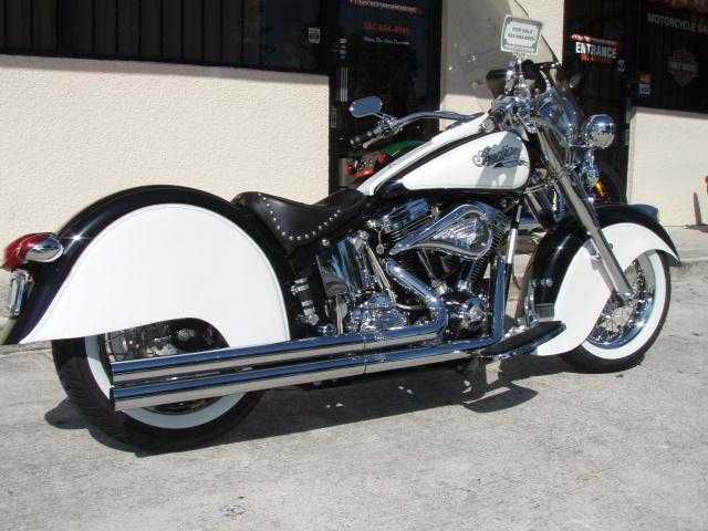 Pearl Black and Pearl White 2000 Indian Chief stunning motorcycle