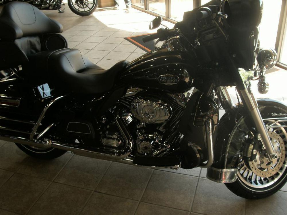 2013 Harley-Davidson FLHTCU Standard 